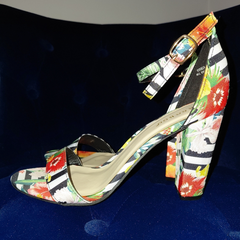 EUC ​Bamboo Tropical Floral & Striped Ankle Strap Block Heels - Size 10! - Picture 10 of 16